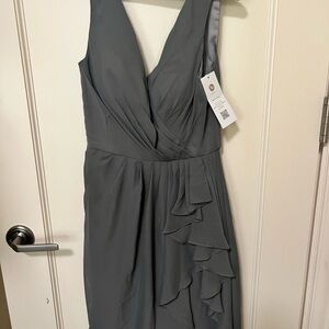 🆕 Elegant Gray Sleeveless Dress Size 4